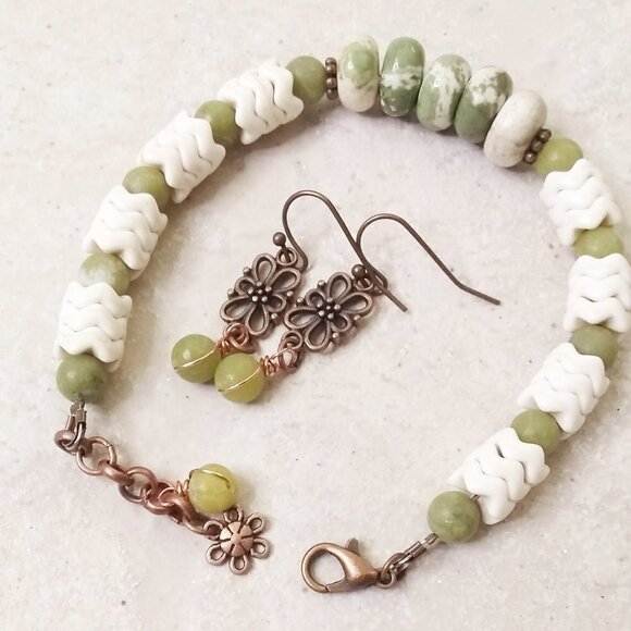 Adjustable Bracelet & Earring SET! Pale Green + Ecru + Copper Beaded Jewelry - Picture 5 of 9